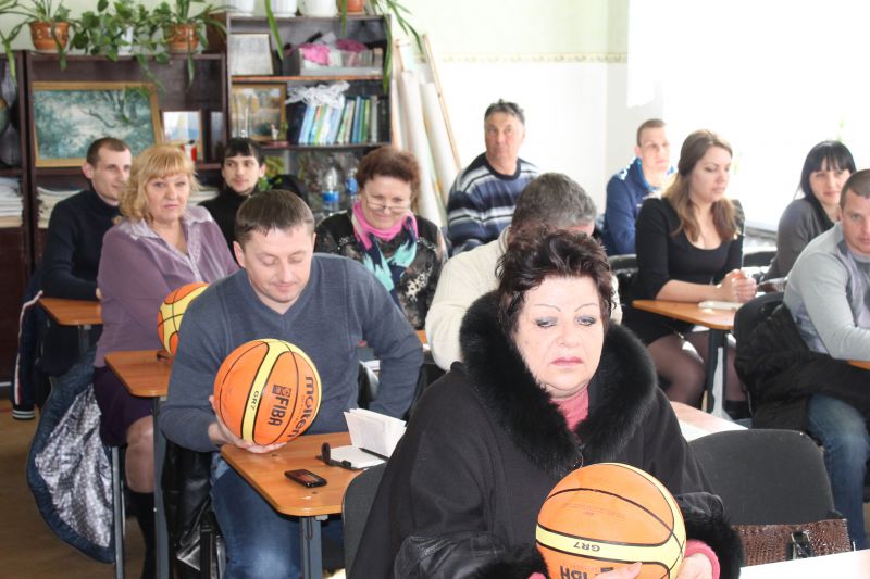 В школах Красноармейска появились баскетбольные мячи от СБУ 