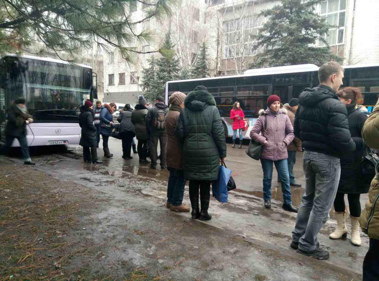 Участники "митинга" перед отправкой в Енакиево / фото из соцсетей