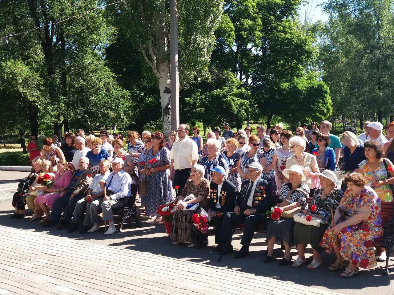 День скорби и памяти жертв войны в Мирнограде/фото ФБ Александра Брыкалова