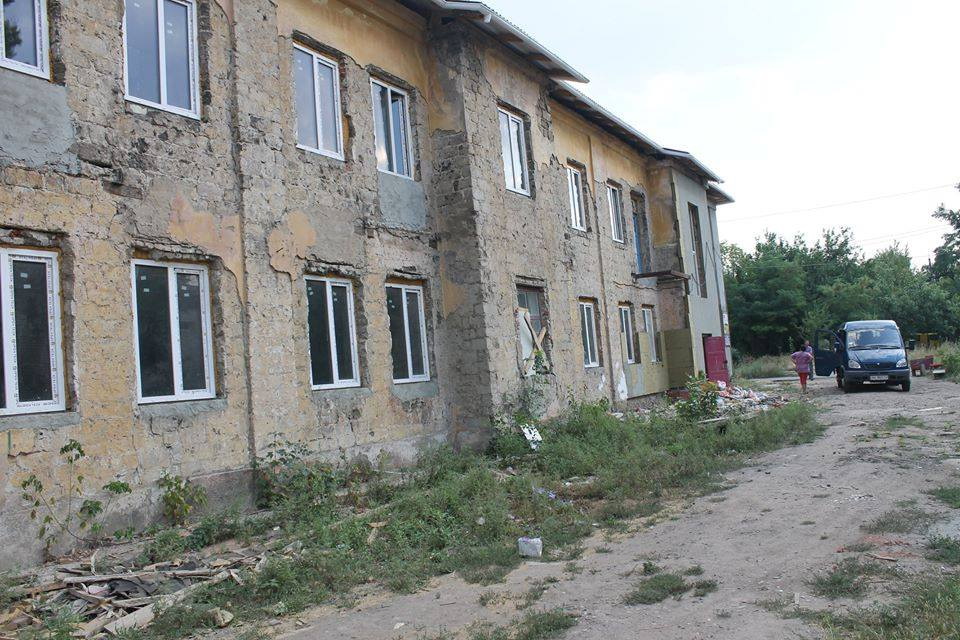 Unfinished reconstruction of hostels for IDPs in Kramatorsk / Photo: Tatyana Bobrovskaya
