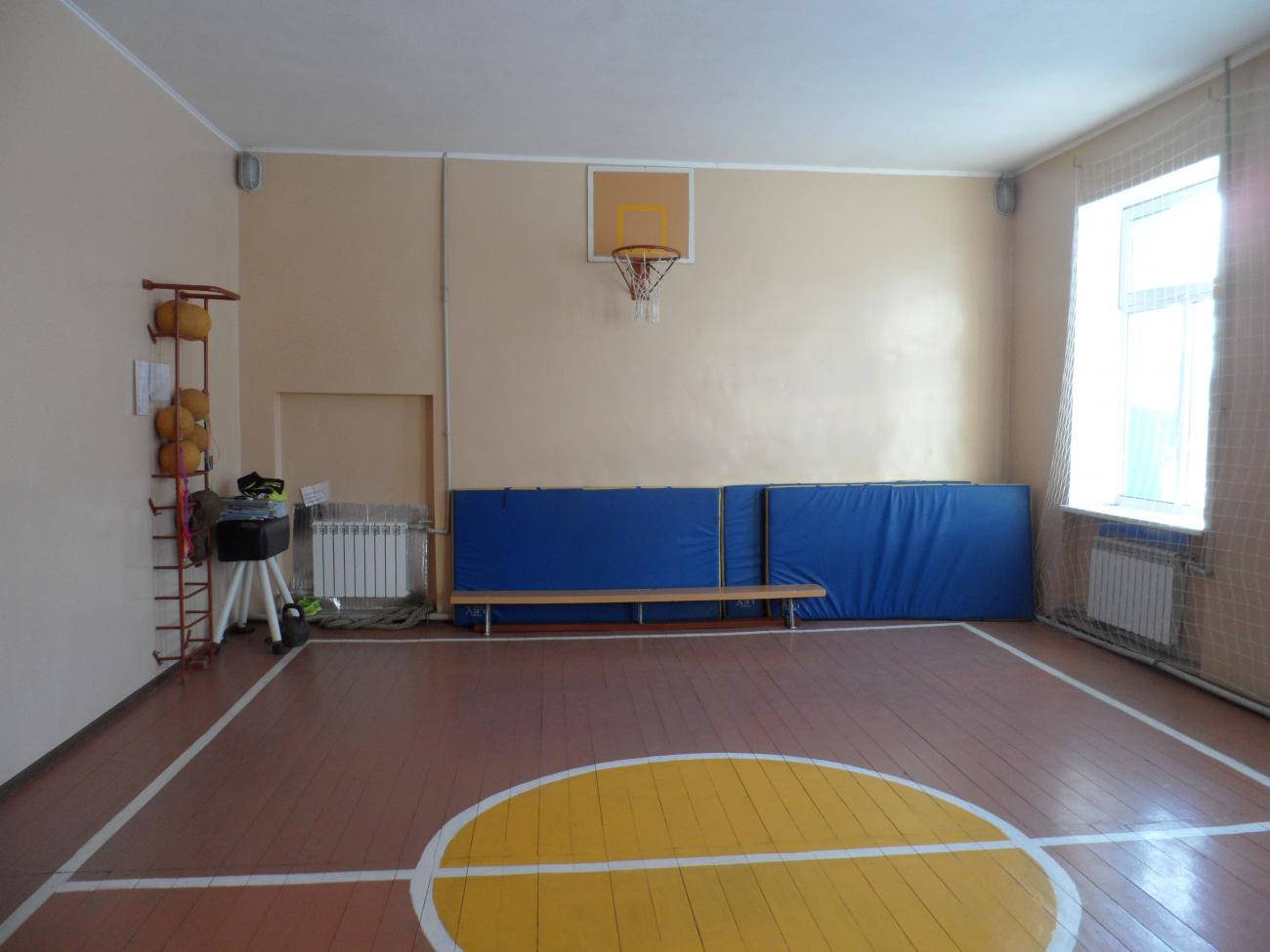 Школа №4 в Мирнограде Донецкой области