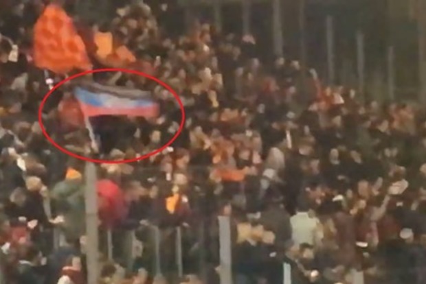 Во время матча 1/8 финала Лиги чемпионов Рома - Шахтер на секторе Ромы был замечен флаг "ДНР" / фото из открытых источников
