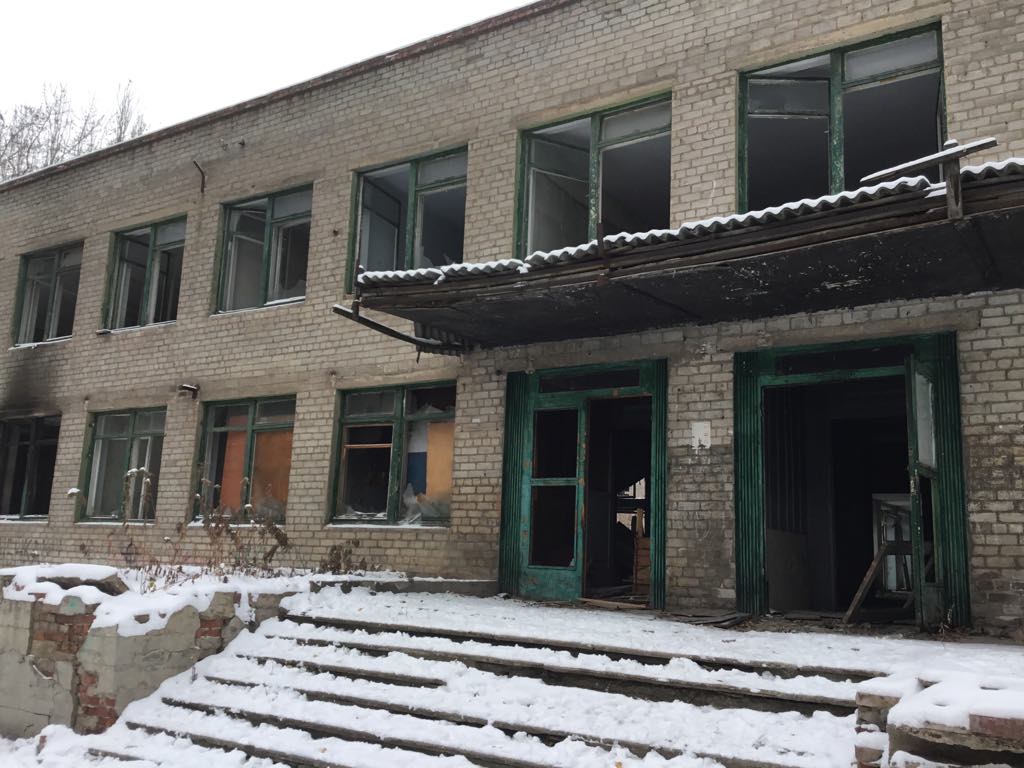 Закрита школа у центрі Костянтинівці