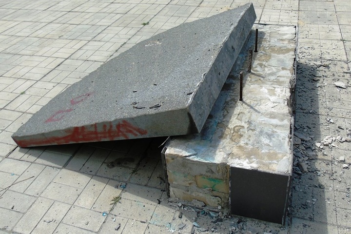 У 2017 році у центрі попасної зруйнували пам'ятник воїнам АТО