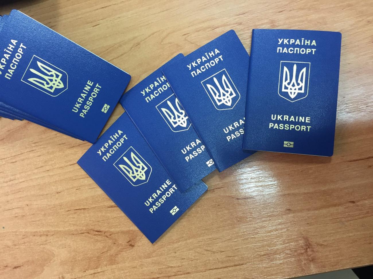 У 2019 році в регіоні було оформлено 155 000 паспортів громадянина України для виїзду за кордон / фото: ДМС у Донецькій області