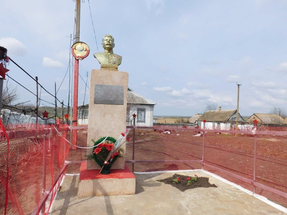 У Авросіївці встановлено бюст Сталіна / Фото з відкритих джерел