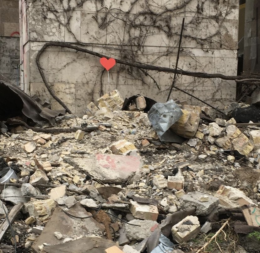 У своєму Інстаграмі Майкл Ферколь ділиться фото зруйнованого окупантами Києва