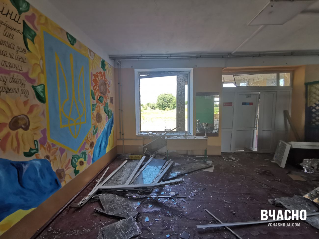 Зруйнована школа у Красногорівці