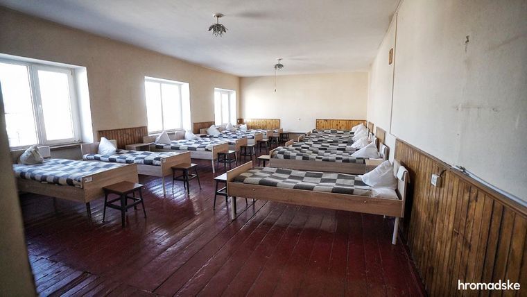 Кімнату для сну в таборі для військовополонених Дмитро Гончар / hromadske
