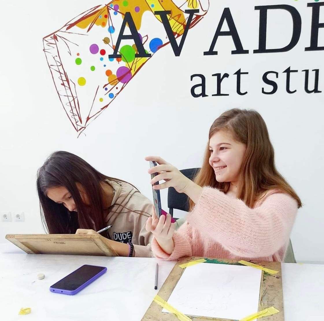 У Сєвєродонецьку юна мисткиня відвідувала художню школу «Avadea» / фото з архіву родини