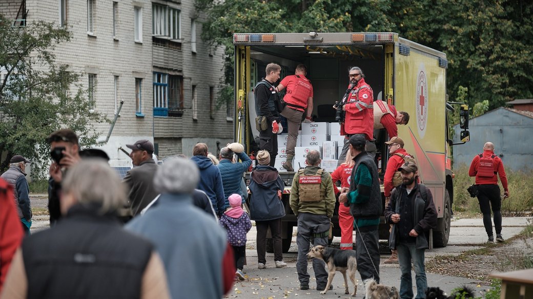 Жителям Лиману роздають гуманітарну допомогу, Лиман. Фото: Facebook/ Павло Кириленко