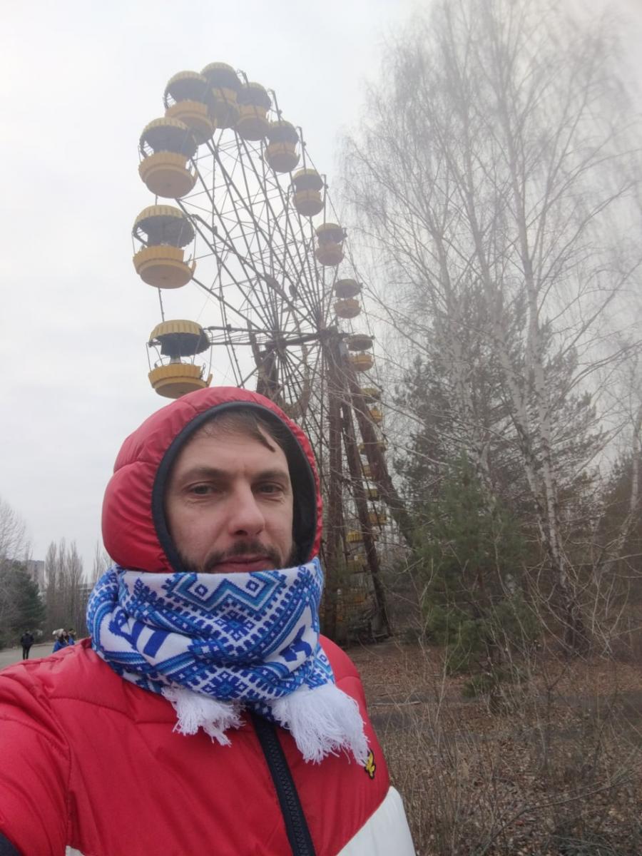Пол під час своєї мандрівки у Чорнобильській зоні відчуження, яку згодом на певний час окупували збройні сили рф
